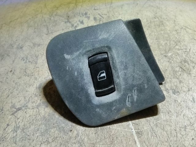 bontott SKODA OCTAVIA I Jobb első Ablakemelő Kapcsoló