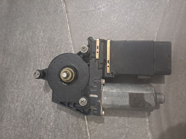 bontott SKODA OCTAVIA I Jobb első Ablakemelő Motor