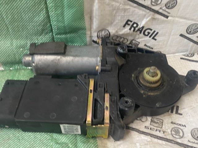 bontott SKODA OCTAVIA I Jobb első Ablakemelő Motor