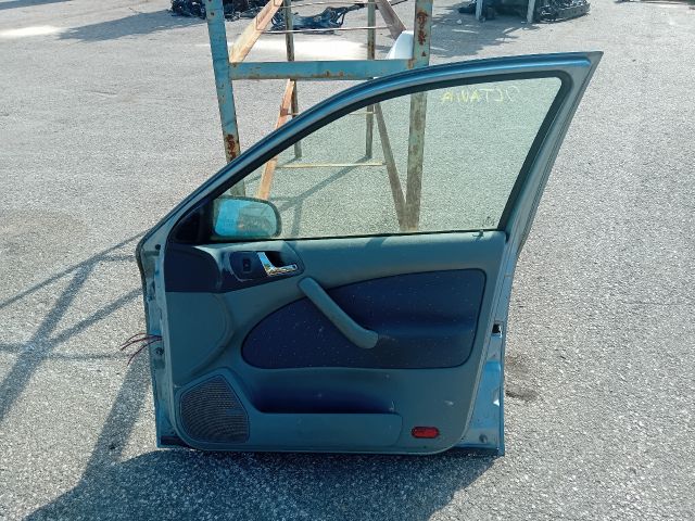 bontott SKODA OCTAVIA I Jobb első Ajtó (Részeivel)