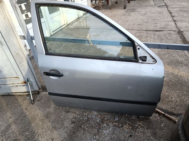 bontott SKODA OCTAVIA I Jobb első Ajtó (Részeivel)