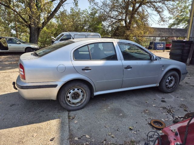 bontott SKODA OCTAVIA I Jobb első Ajtó (Részeivel)