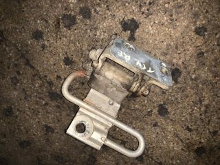 bontott SKODA OCTAVIA I Jobb első Alsó Zsanér