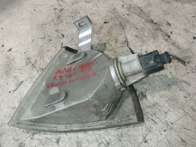bontott SKODA OCTAVIA I Jobb első Irányjelző