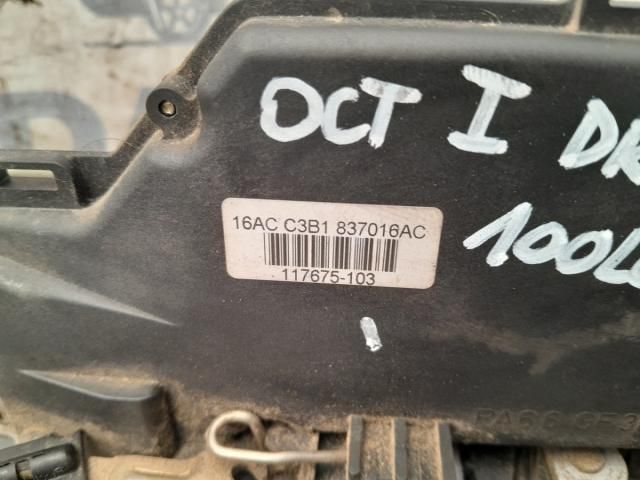 bontott SKODA OCTAVIA I Jobb első Zsanér