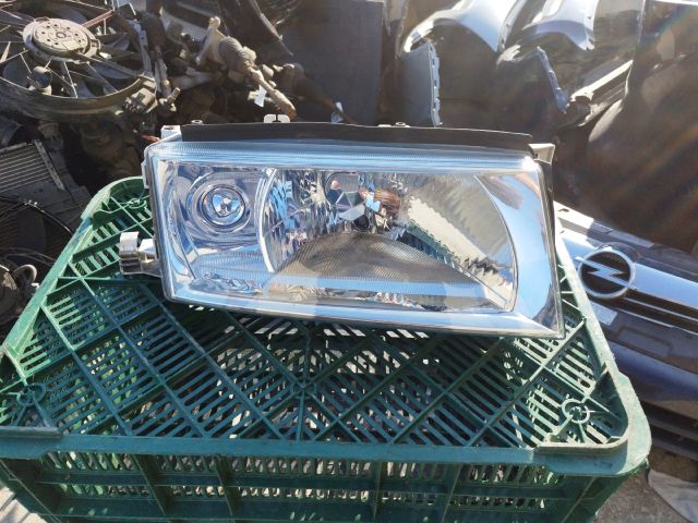 bontott SKODA OCTAVIA I Jobb Fényszóró