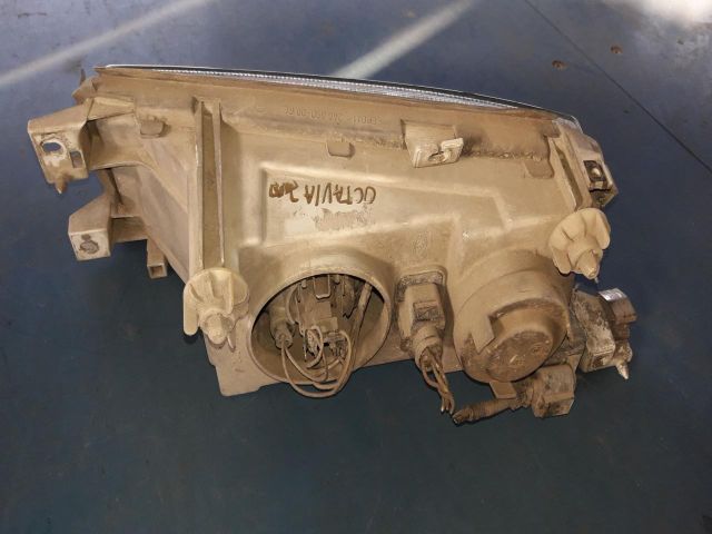 bontott SKODA OCTAVIA I Jobb Fényszóró