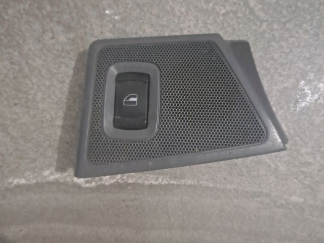 bontott SKODA OCTAVIA I Jobb hátsó Ablakemelő Kapcsoló