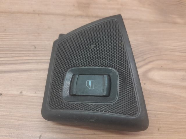 bontott SKODA OCTAVIA I Jobb hátsó Ablakemelő Kapcsoló