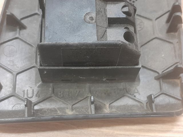 bontott SKODA OCTAVIA I Jobb hátsó Ablakemelő Kapcsoló