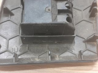 bontott SKODA OCTAVIA I Jobb hátsó Ablakemelő Kapcsoló