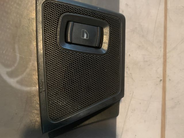 bontott SKODA OCTAVIA I Jobb hátsó Ablakemelő Kapcsoló