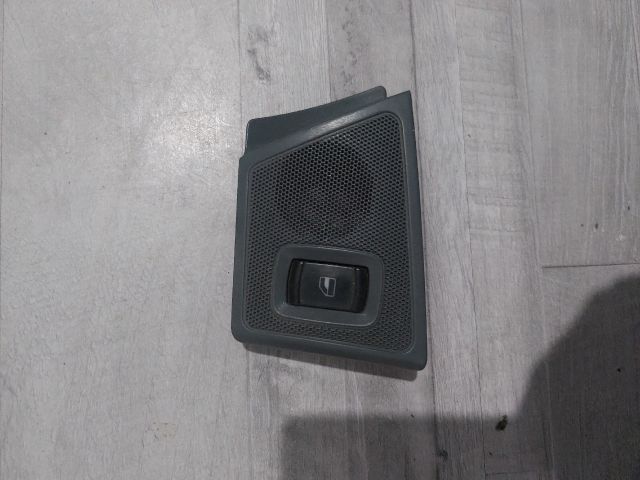 bontott SKODA OCTAVIA I Jobb hátsó Ablakemelő Kapcsoló