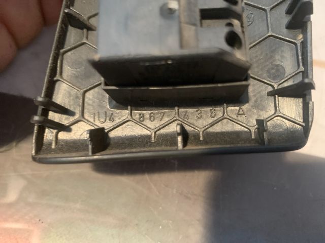 bontott SKODA OCTAVIA I Jobb hátsó Ablakemelő Kapcsoló