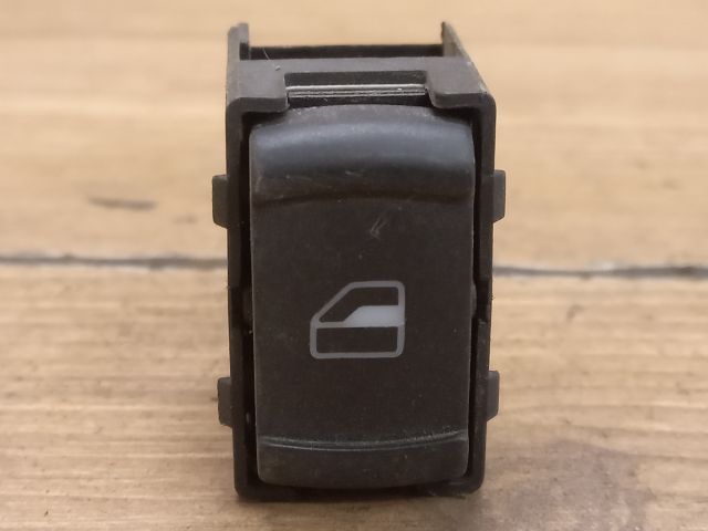 bontott SKODA OCTAVIA I Jobb hátsó Ablakemelő Kapcsoló