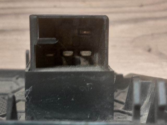 bontott SKODA OCTAVIA I Jobb hátsó Ablakemelő Kapcsoló