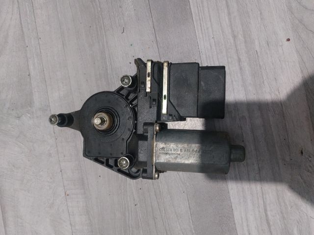 bontott SKODA OCTAVIA I Jobb hátsó Ablakemelő Motor