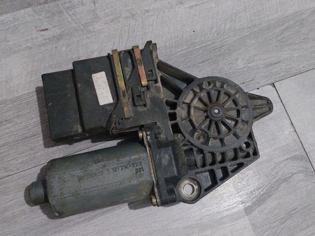 bontott SKODA OCTAVIA I Jobb hátsó Ablakemelő Motor