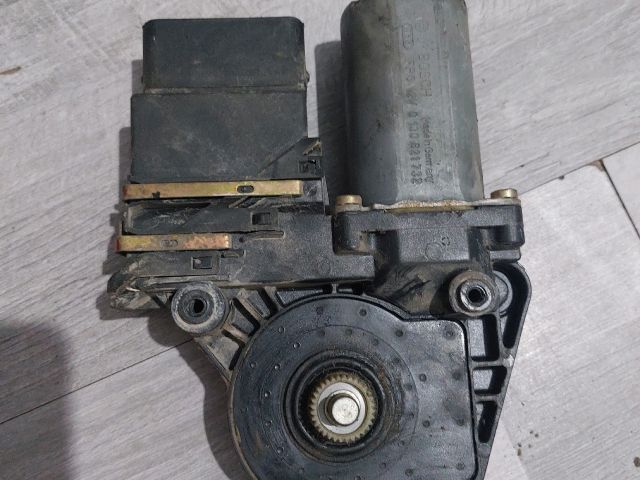 bontott SKODA OCTAVIA I Jobb hátsó Ablakemelő Motor