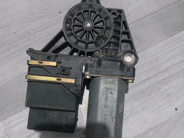 bontott SKODA OCTAVIA I Jobb hátsó Ablakemelő Motor