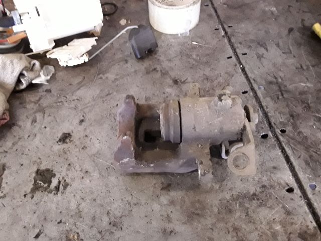 bontott SKODA OCTAVIA I Jobb hátsó Féknyereg Munkahengerrel