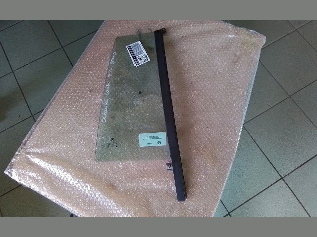 bontott SKODA OCTAVIA I Jobb hátsó Fixüveg (Ajtóban)