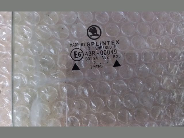 bontott SKODA OCTAVIA I Jobb hátsó Fixüveg (Ajtóban)