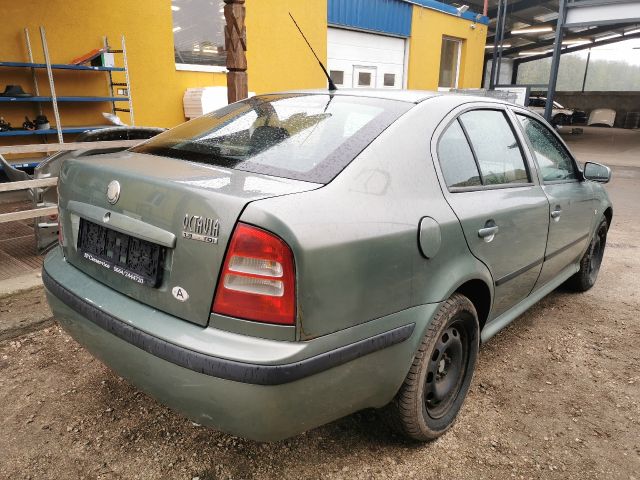 bontott SKODA OCTAVIA I Jobb hátsó Gumikéder