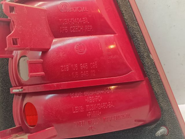 bontott SKODA OCTAVIA I Jobb Hátsó Lámpa