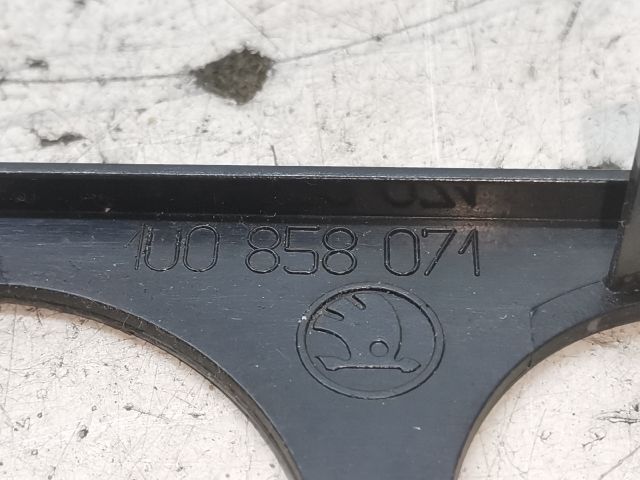 bontott SKODA OCTAVIA I Középkonzol Keret