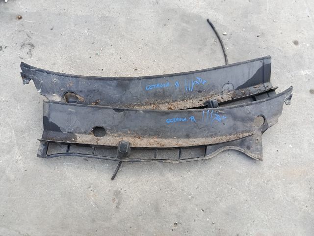 bontott SKODA OCTAVIA I Levélrács