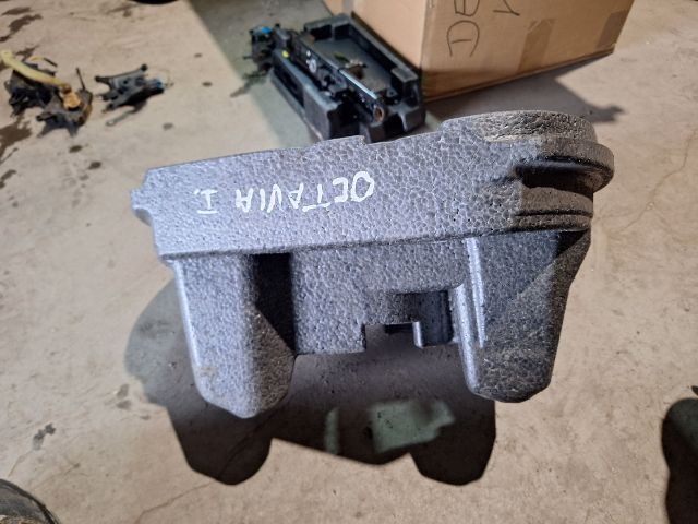 bontott SKODA OCTAVIA I Pótkerék Szerszámtartó