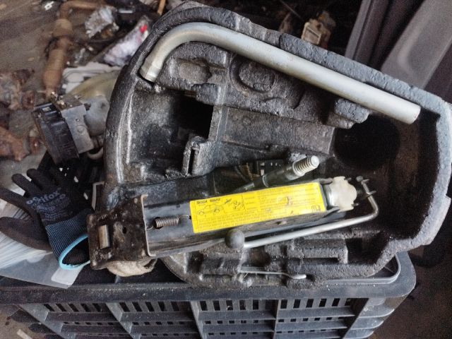 bontott SKODA OCTAVIA I Pótkerék Szerszámtartó