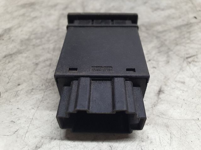 bontott SKODA OCTAVIA I Tankajtó Nyitó Kar / Gomb