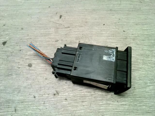 bontott SKODA OCTAVIA I Tankajtó Nyitó Kar / Gomb