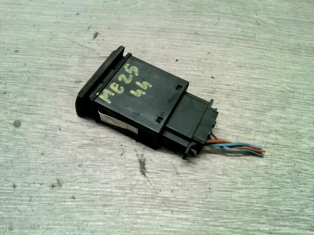 bontott SKODA OCTAVIA I Tankajtó Nyitó Kar / Gomb