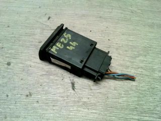 bontott SKODA OCTAVIA I Tankajtó Nyitó Kar / Gomb