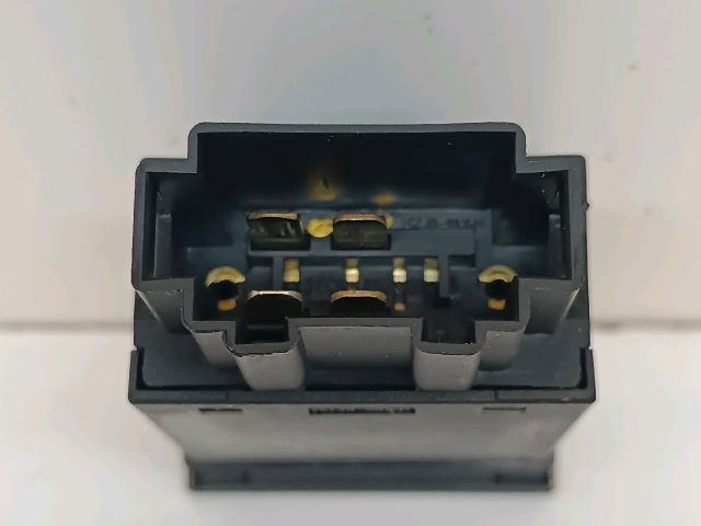 bontott SKODA OCTAVIA I Tankajtó Nyitó Kar / Gomb