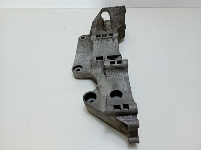 bontott SKODA OCTAVIA I Tartó Bak