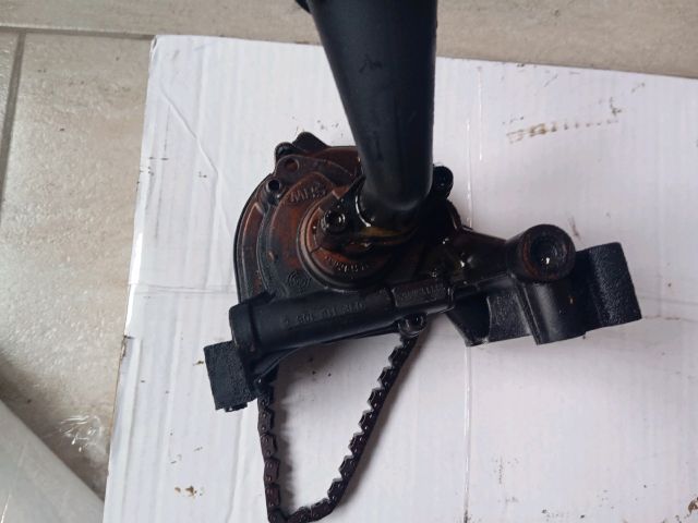 bontott SKODA OCTAVIA II Olajszivattyú