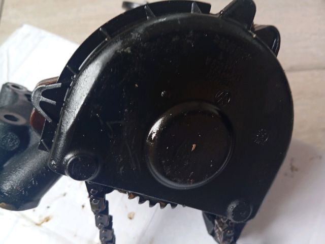 bontott SKODA OCTAVIA II Olajszivattyú