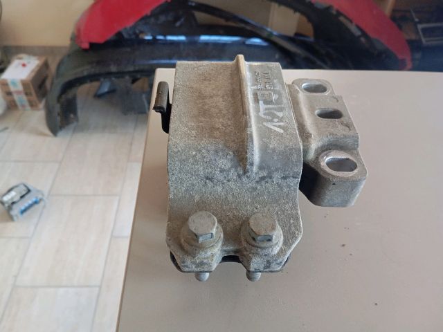 bontott SKODA OCTAVIA II Váltó Tartó Bak (Pozíciófüggetlen)