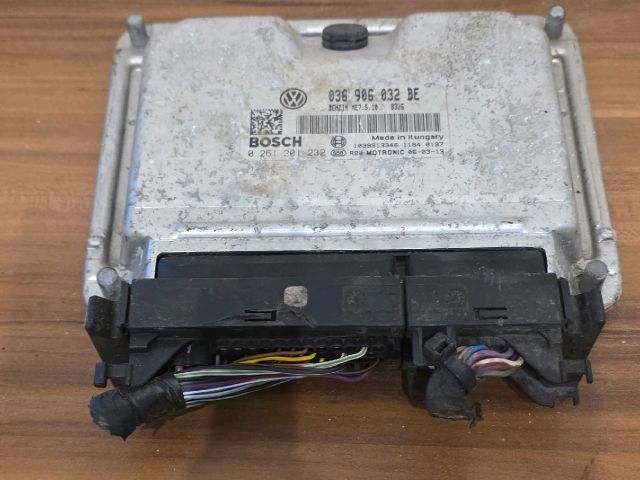 bontott SKODA OCTAVIA II Motorvezérlő