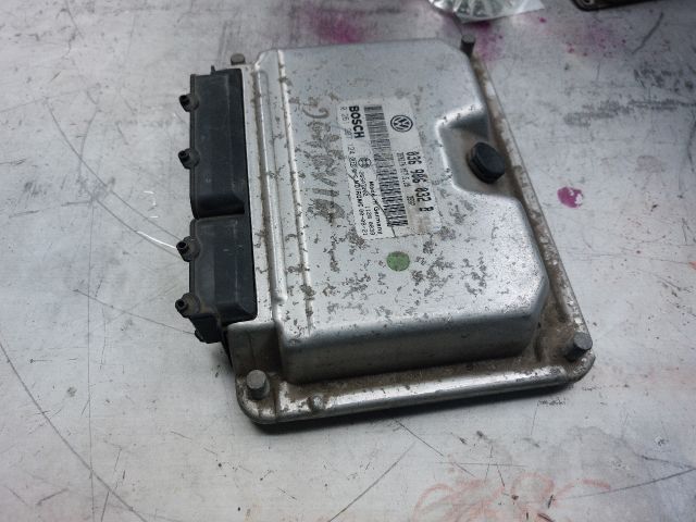 bontott SKODA OCTAVIA II Motorvezérlő