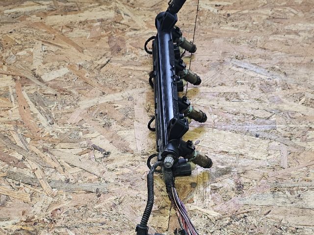 bontott SKODA OCTAVIA II Porlasztó Sor / Híd