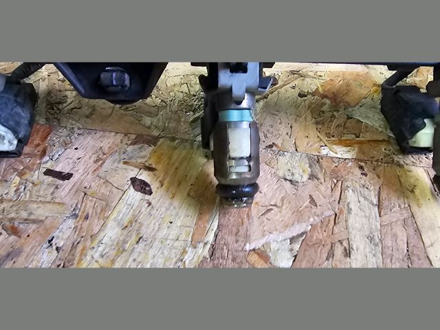 bontott SKODA OCTAVIA II Porlasztó Sor / Híd