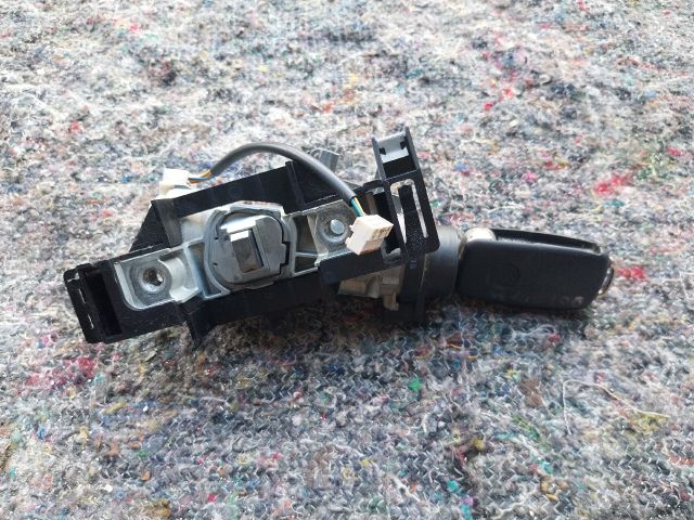 bontott SKODA OCTAVIA II Gyújtáskapcsoló Házzal