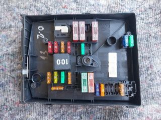 bontott SKODA OCTAVIA II Biztosítéktábla Motortér