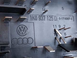 bontott SKODA OCTAVIA II Biztosítéktábla Motortér