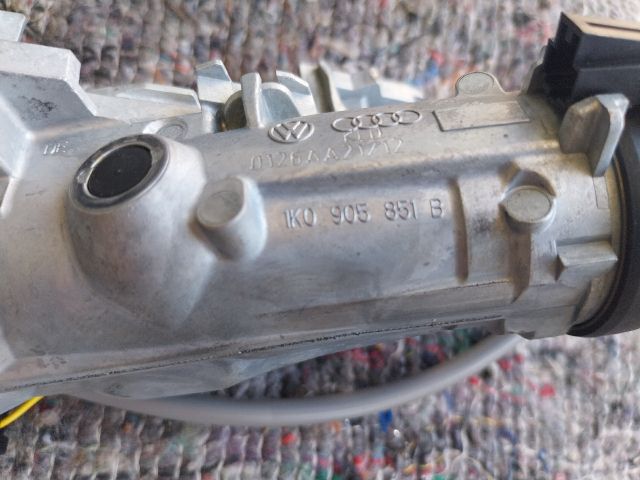 bontott SKODA OCTAVIA II Gyújtáskapcsoló Házzal